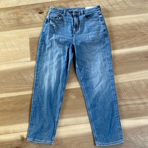 Short, high rise, curvy jeans